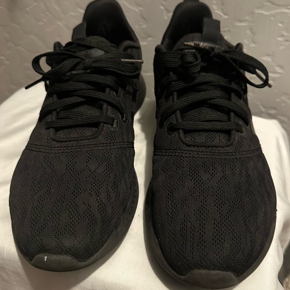 Adidas Woman’s Black Mesh Running Shoes - Picture 4 of 6